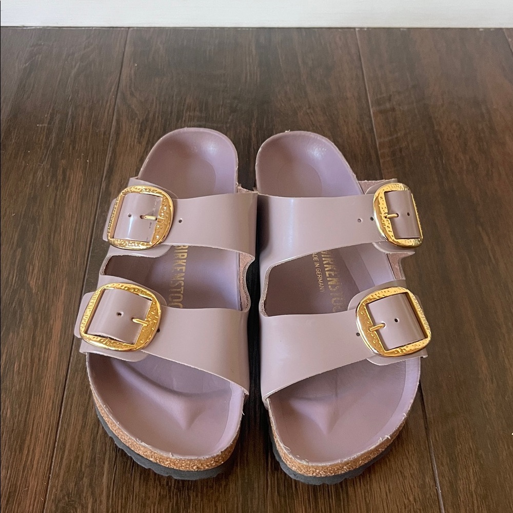 BIRKENSTOCK BIG BUCKLE Hammered Arizona Sandals! - Picture 5 of 9